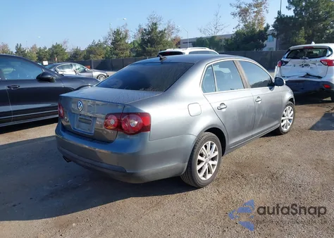 2010 Volkswagen Jetta Se z USA, uszkodzony, nr VIN 3VWRX7AJ4AM032027